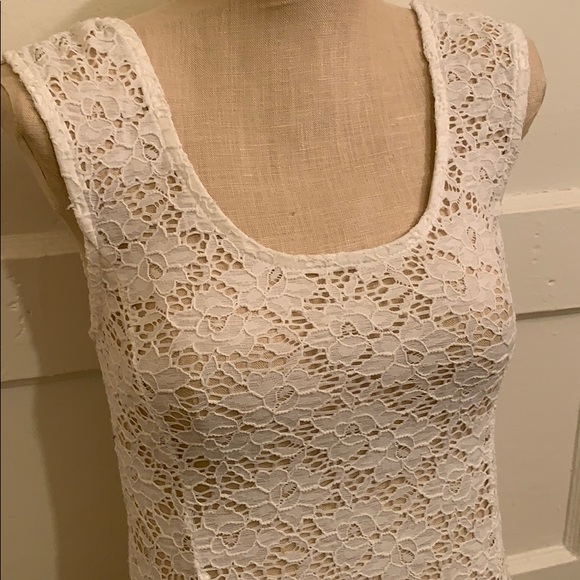 Ivory Lace knit, sleeveless blouse. - Picture 4 of 4